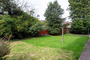 Communal gardens to rear- click for photo gallery